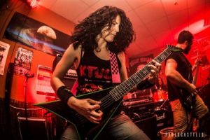 Female metal guitarist. Jackson rr Kevin Bond. Buitre Humano